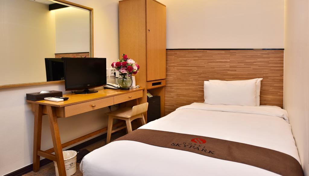 Hotel Skypark Myeongdong 1 Сеул Екстер'єр фото